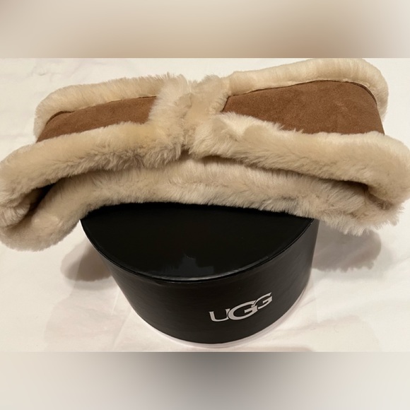 UGG Accessories - NWT UGG Ear Warmer